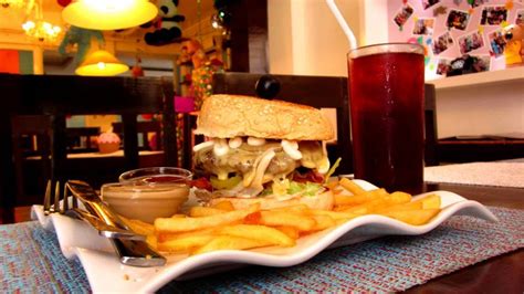 Mga video ng burgers naga city.